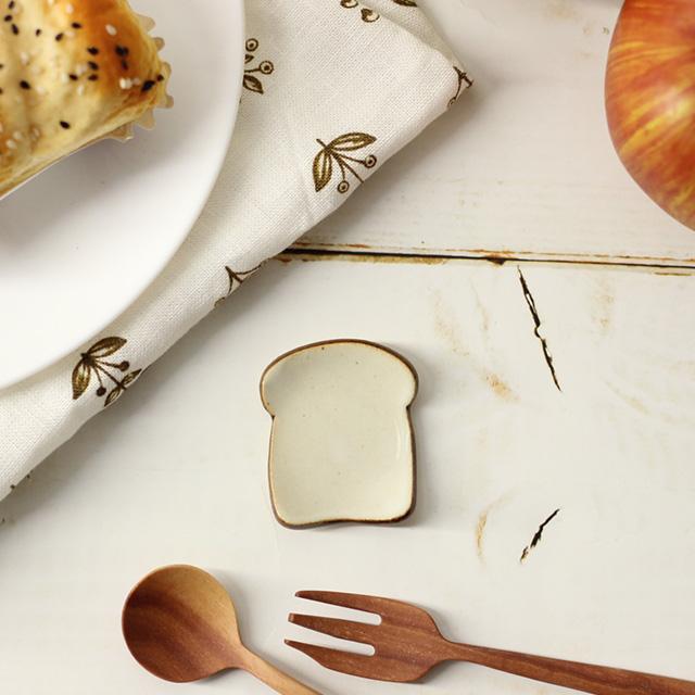 箸置き 食パン カトラリーレスト おしゃれ かわいい 北欧 おもしろ はしおき 陶器 ユニーク 可愛い 箸置 カトラリー 人気 プレゼント 食器 小皿 人気 パン Fn Favras ファブラス 雑貨 ギフト 通販 Yahoo ショッピング