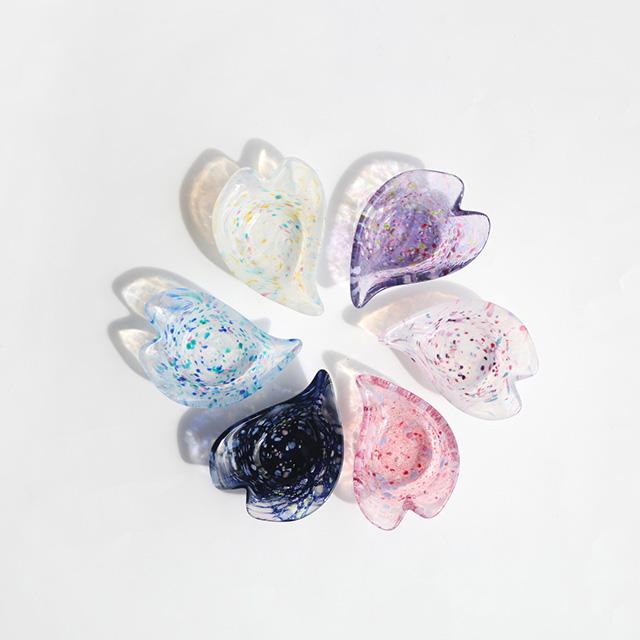 TOMICRAFT 江戸硝子 うきよ ヒラリ豆皿(おしゃれ 豆皿 花びら 小鉢