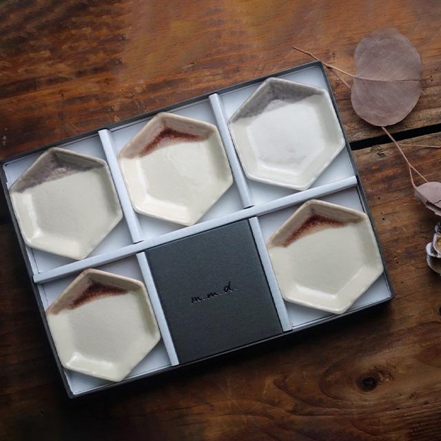 銅製小皿5点セットとフォーク　未使用美品　ケース付き 銅製小皿5点セットとフォーク 未使用美品 ケース付き 銅製小皿5点