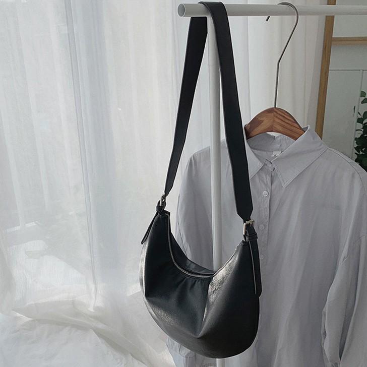 ショルダーバッグ 斜めがけ 小さめ Puレザー バナナ型 三日月型 レディース メンズ 鞄 カジュアル 旅行 アウトドア 母の日 ギフト ポイント消化 Czysbg Fes 通販 Yahoo ショッピング