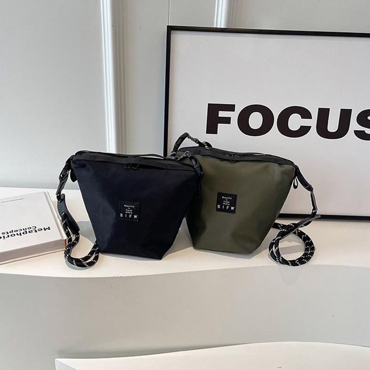 ショルダーバッグ ボディバッグ レディース メンズ 軽量 小さい 斜