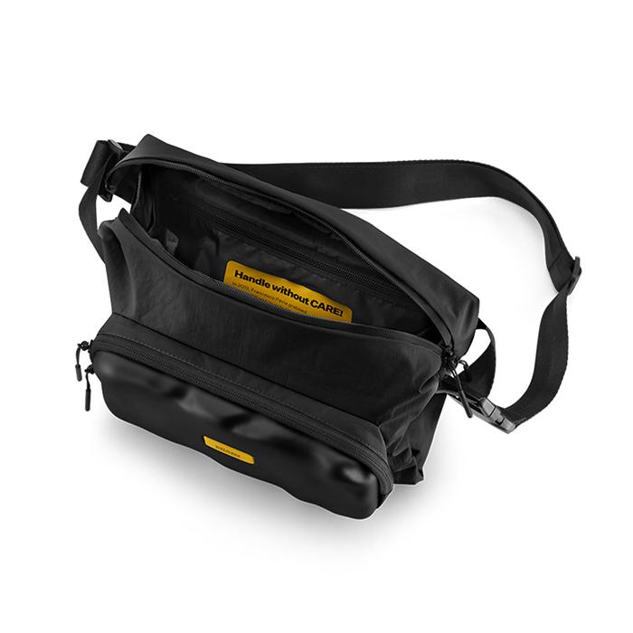 クラッシュバゲージ CRASH BAGGAGE SOFT CROSSBODY BAG ソフト クロスボディー バック BLACK ブラック #CB327-01の画像