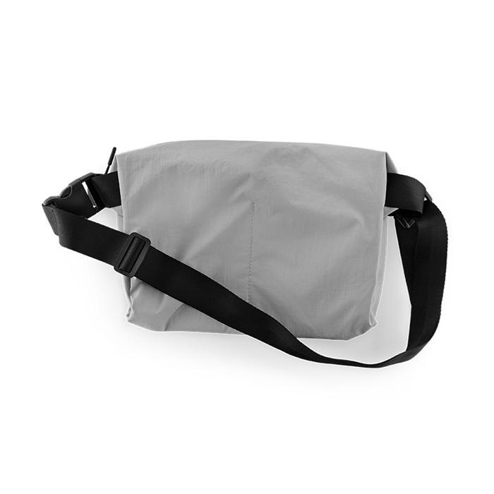 クラッシュバゲージ CRASH BAGGAGE SOFT CROSSBODY BAG ソフト クロスボディー バック SILVER シルバー #CB327-21の画像