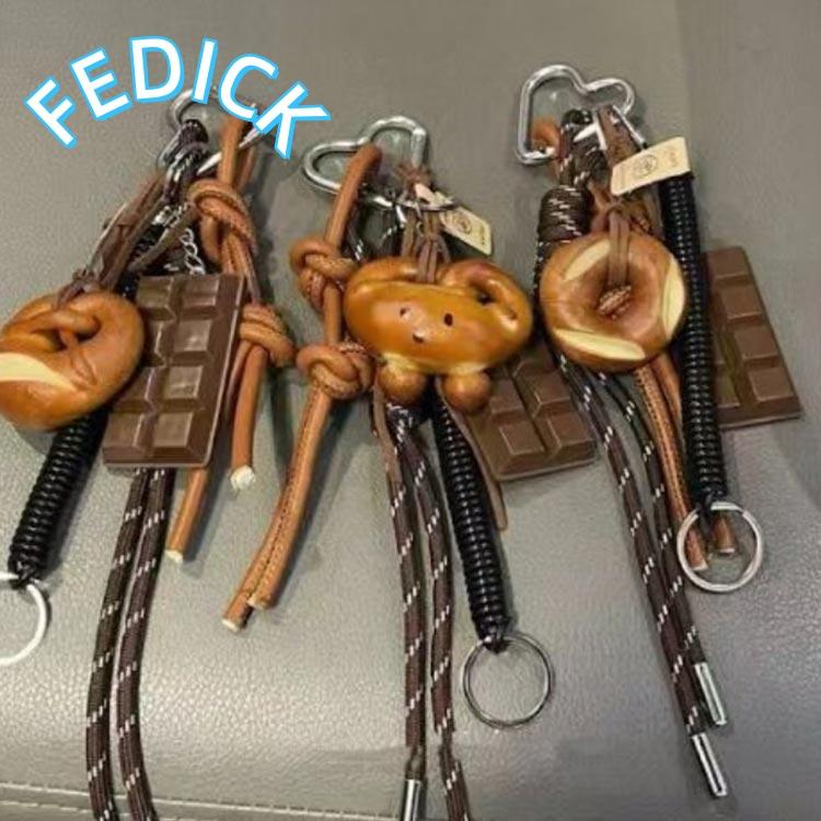 プレッツェルモチーフ バッグチャーム ねこチャーム カラナビ 