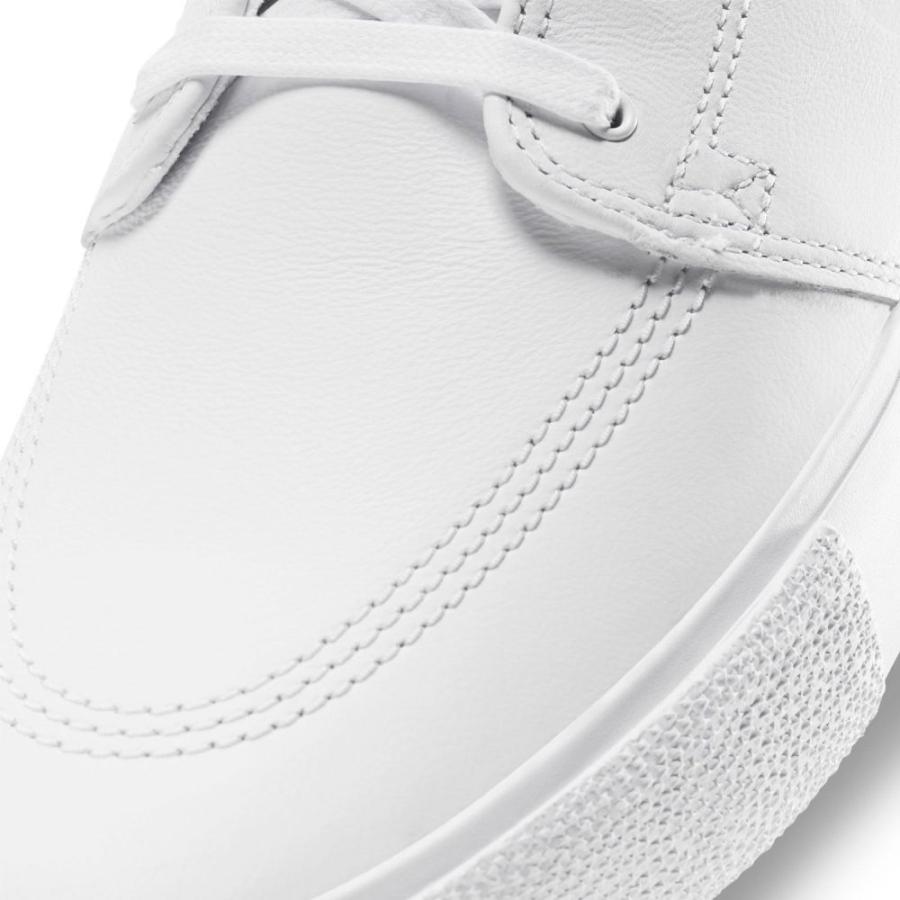 white sb nike shoes