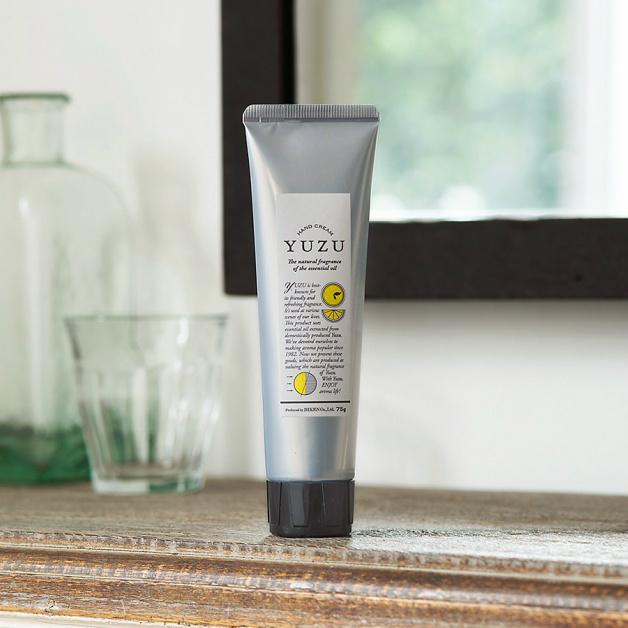ユズ／ハンドクリーム／75g／デイリーアロマジャパン／ＹＵＺＵ／ハンドケア 手荒れ 香り 乾燥ケア ゆず しっとり 日本製 33934 高知県産ＹＵＺＵ 国産 柑橘 |  | 03