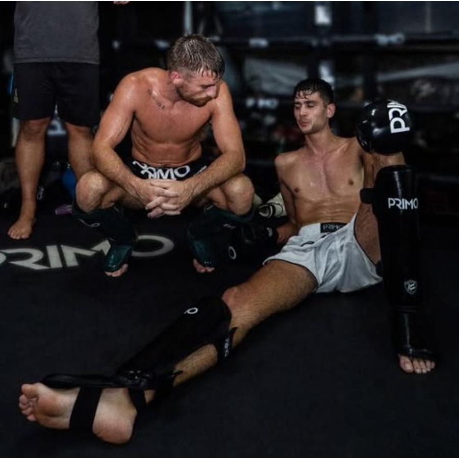 PRIMO プリモ クラシック ムエタイ シンガード キックボクシング すね当て 脛当て レガース 格闘技 MMA 空手 スパーリング 脚 防具 プロテクター ズレないの画像