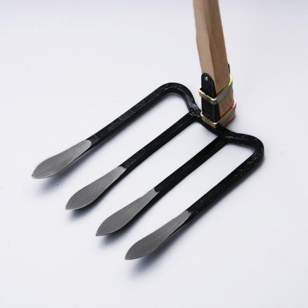 期間限定送料無料 相田合同 千成 Sennari 四本万能鍬 丸刃 備中鍬 畑万能 木柄 100cm Ad 6 クワ 鍬 耕作 土起こし 四本刃 園芸 農具 農業 家庭菜園 Web限定 Zoetalentsolutions Com