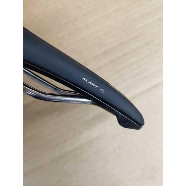巨大な本物のジャイアント自転車シートクッション 超軽量 ロード