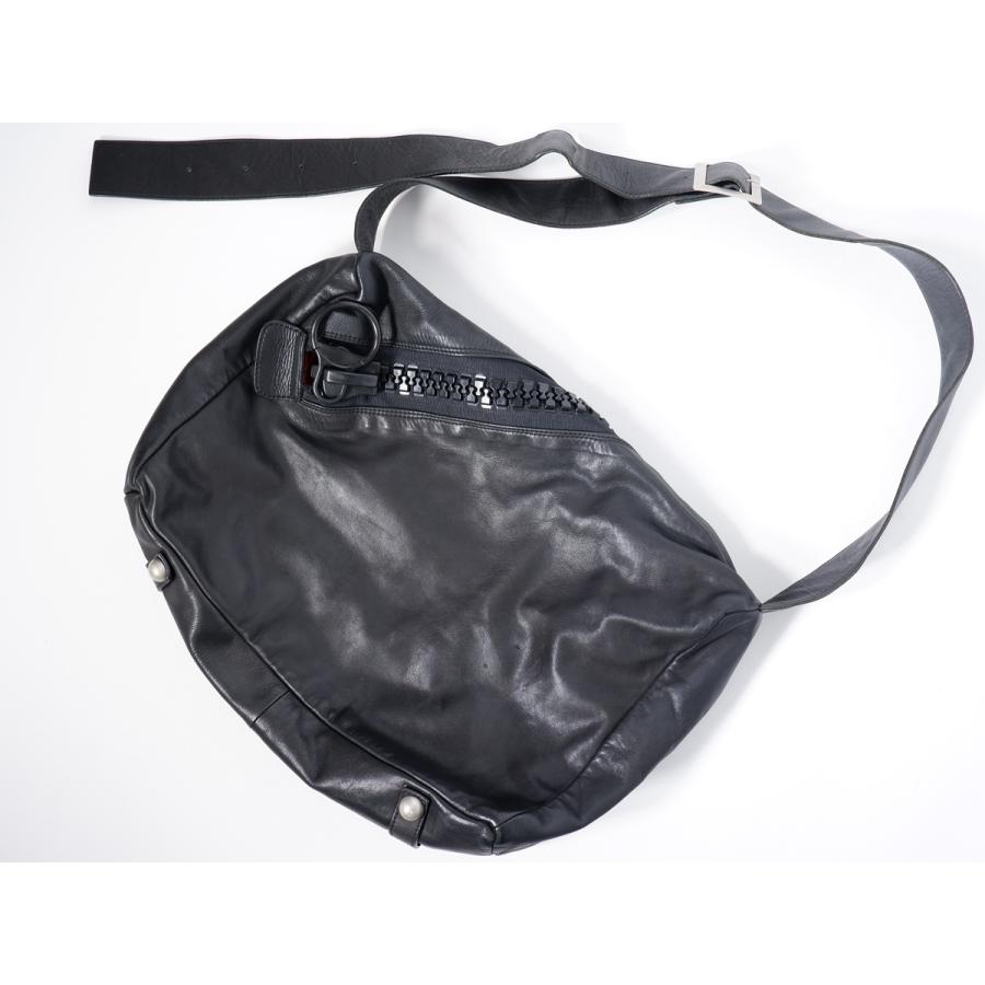 kawa-kawaカワカワ 25bisデカジップ斜め掛けショルダーレザーバッグ  