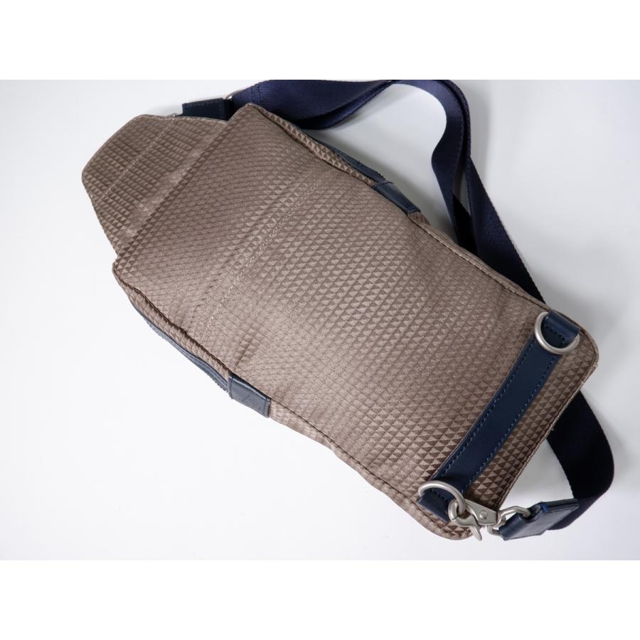 【未使用】ポールスミス ボディバッグ ショルダーバッグ ナイロン レザー 大容量 Paul Smith（ポール・スミス） ナイロン×レザーボディバッグ ワン