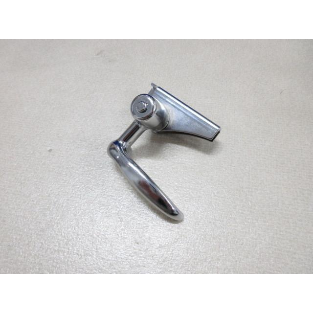 純正新品 サニー サニトラ B110 B120 三角窓 ハンドル 右 : ファイン