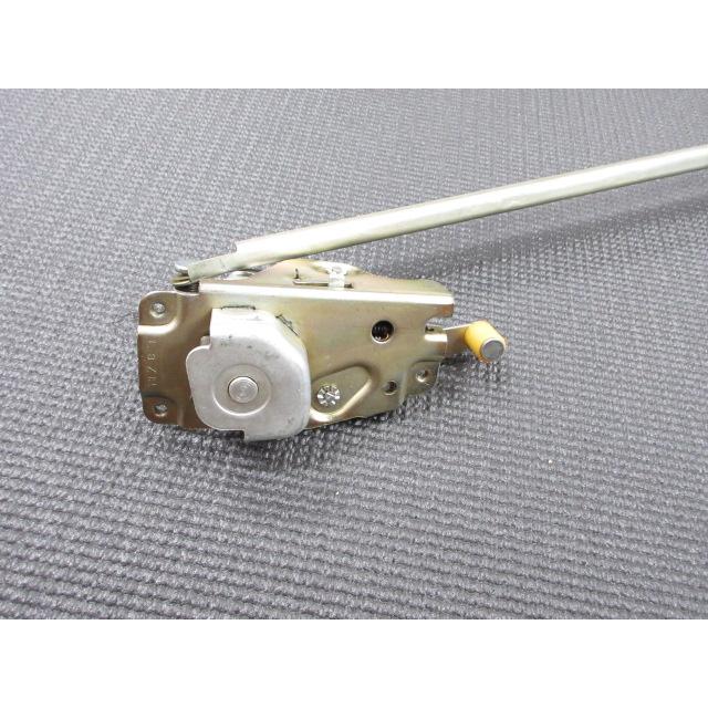 純正新品 ダットサントラック 520 521 用 ドアロック 左 : ファイン