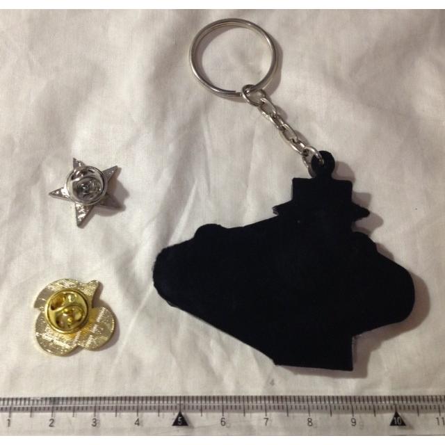 ラバーキーチェーン各種  ピンズ各種 |  | 01