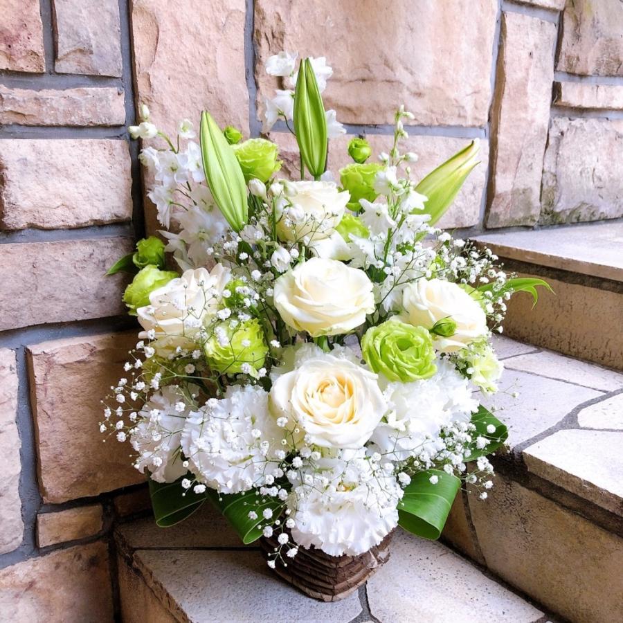 大人も着やすいシンプルファッション 法要 お盆 お悔やみ お供え お供えアレンジ ｍデザイン ホワイト系 一周忌 お供えアレンジ デザイン 日本橋 東京発 白 アレンジメント 送料無料 即日 供花 四十九日 生花 Www Solidarite Numerique Fr