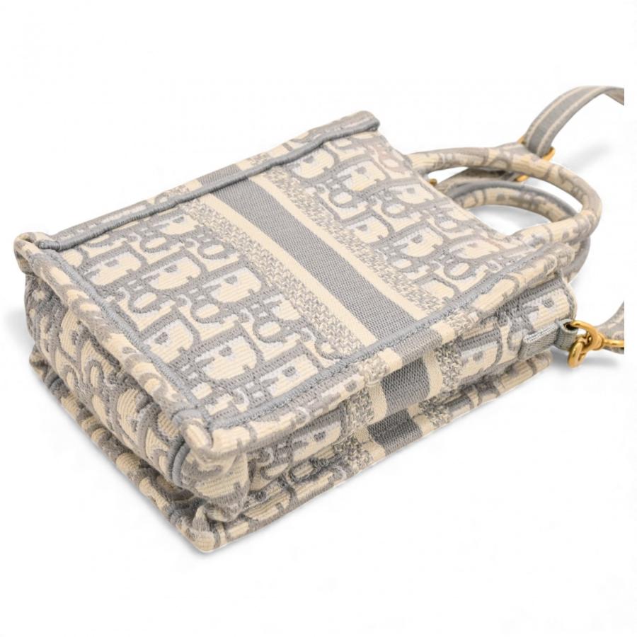 Christian Dior（クリスチャン・ディオール） ディオール オブリーク