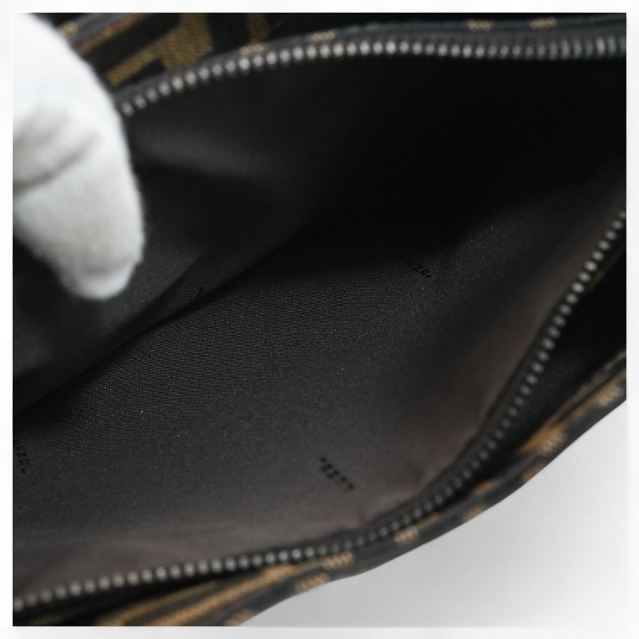 FENDI（フェンディ） ズッカ ロゴ ショルダーバッグ Aランク fe4484gg
