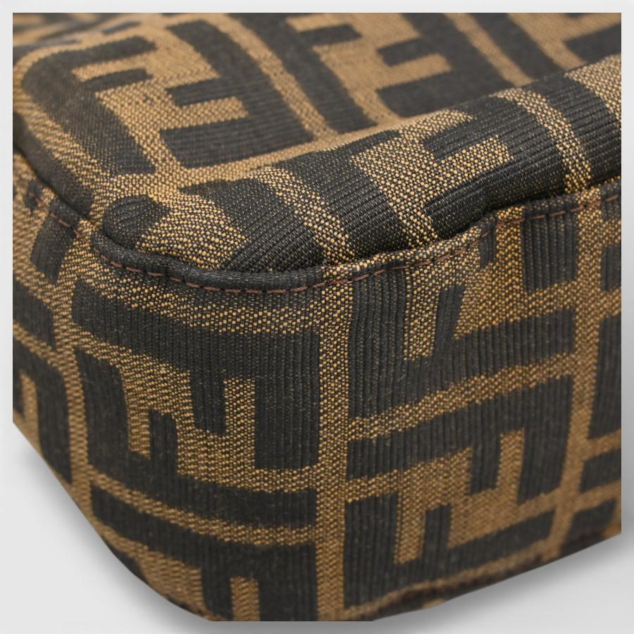 FENDI（フェンディ） ズッカ ロゴ ショルダーバッグ Aランク fe4484gg