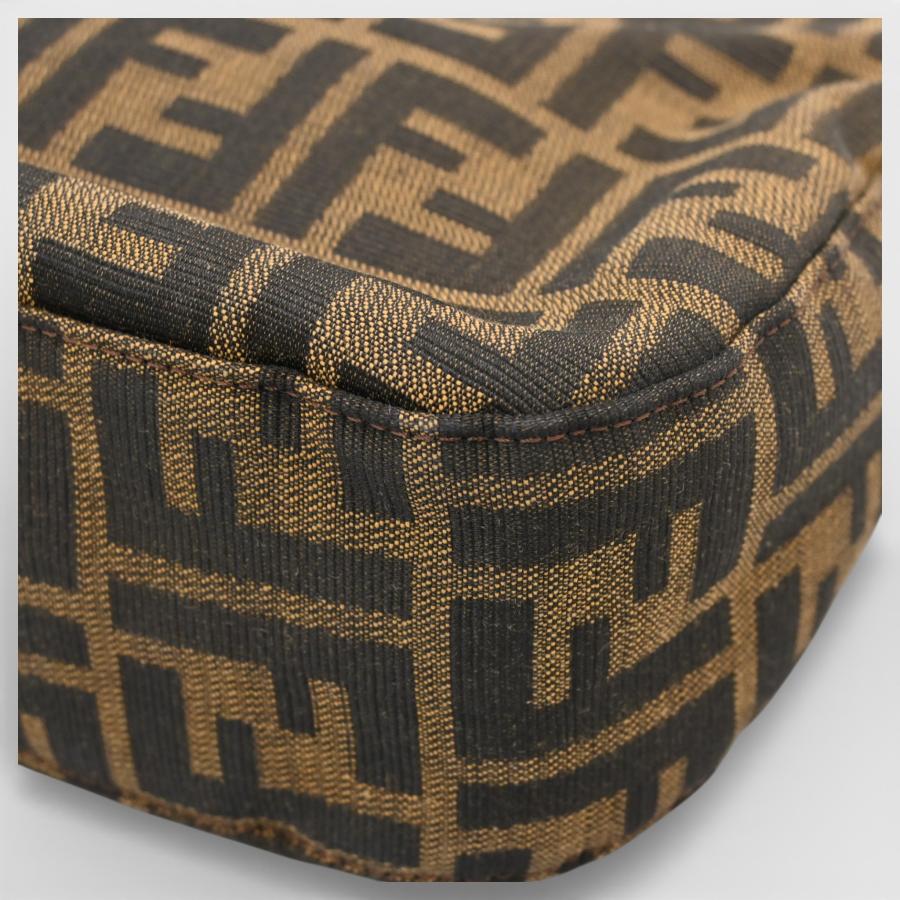 FENDI（フェンディ） ズッカ ロゴ ショルダーバッグ Aランク fe4484gg