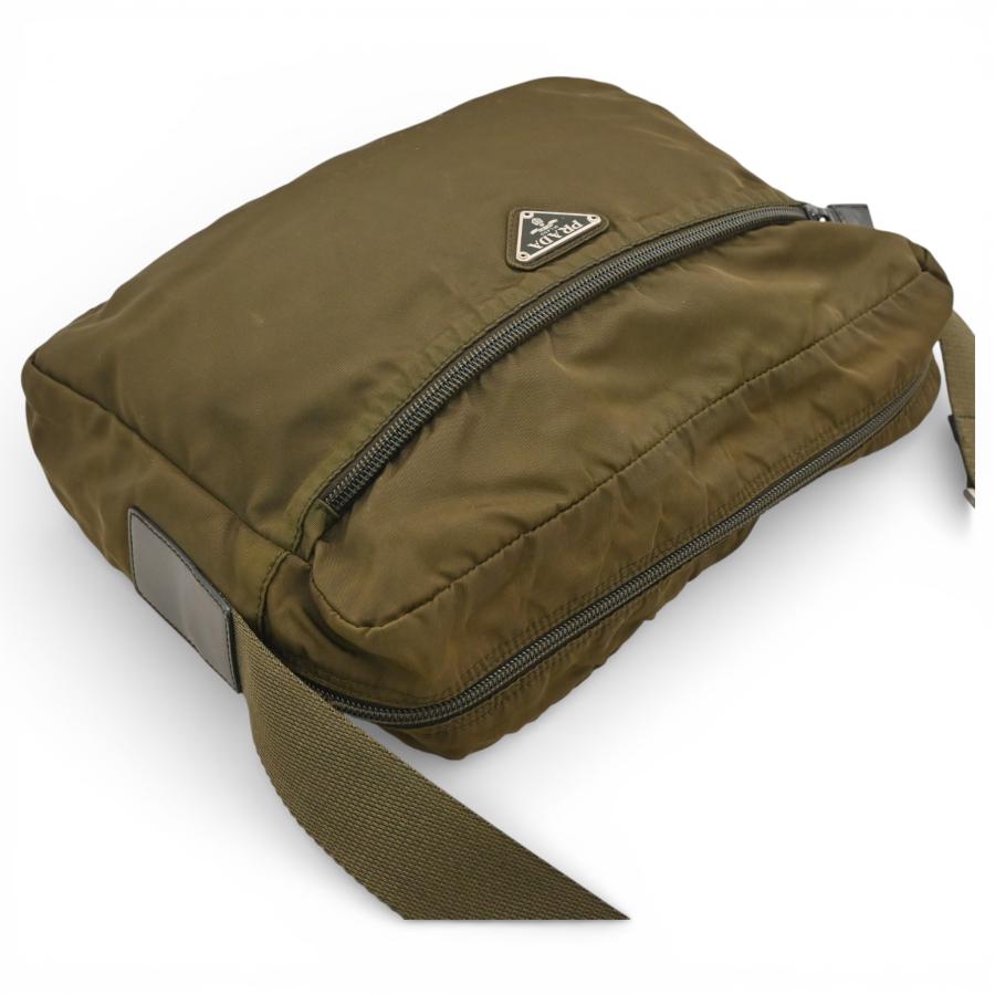 【良品】PRADA プラダ　カメラバッグ　ショルダーバッグ　ナイロン　カーキ PRADA（プラダ） ロゴプレート テスートナイロン ショルダーバッグ