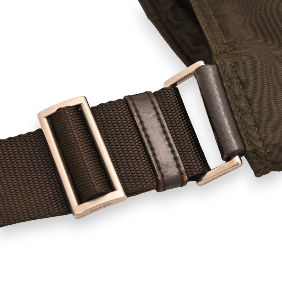 PRADA（プラダ） ロゴプレート ナイロン ショルダーバッグ カーキ B