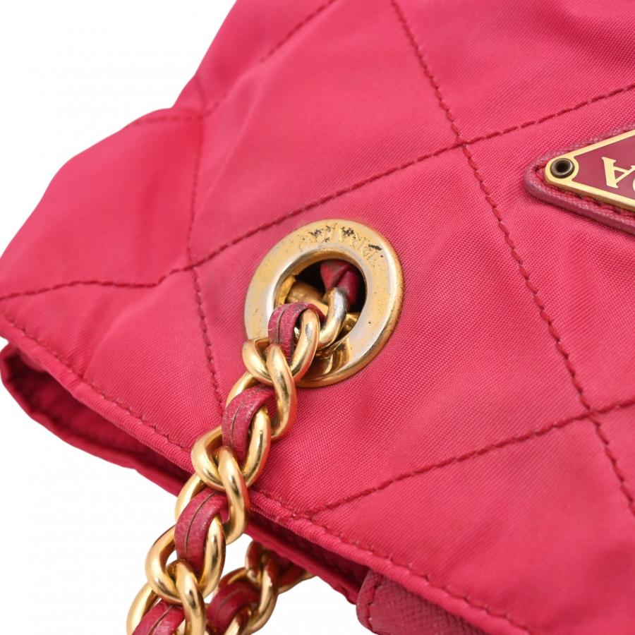 PRADA（プラダ） ロゴプレート ナイロン キルティング チェーン