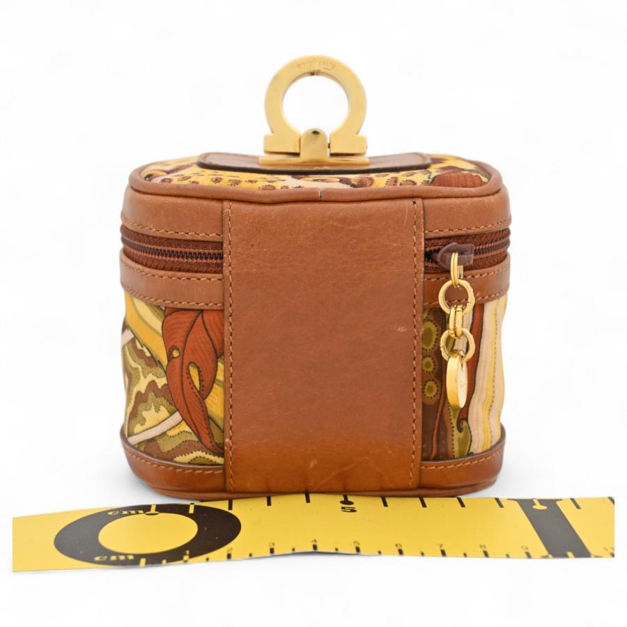 フェラガモ ガンチーニ バニティポーチアニマル Aランクsf8907nr フェラガモ ガンチーニ ミニバニティポーチ アニマル Aランク