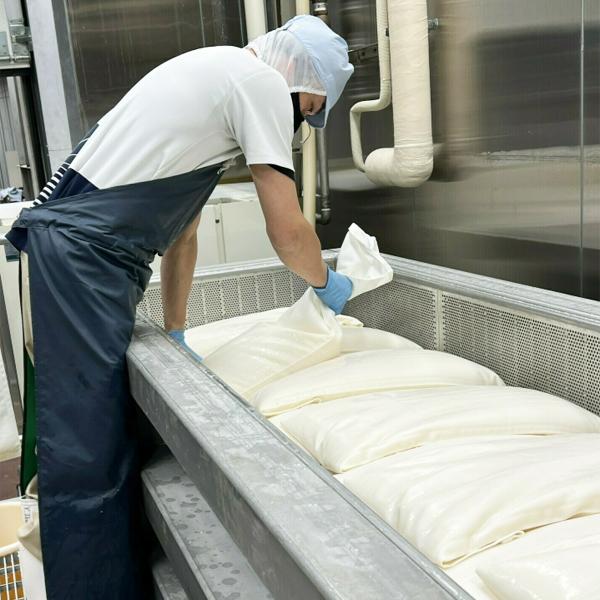 菊水（KIKUSUI） 【冷やでも燗でも旨い！】 辛口 本醸造 1800ml : お酒