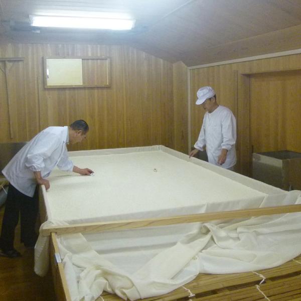 【送料無料・ギフトに最適！】父の日「お父さんいつもありがとう」　蓬莱　純米吟醸　家伝手造り　720ml「豪華桐箱入り」(北海道・沖縄は送料+990円) | 蓬莱 | 05