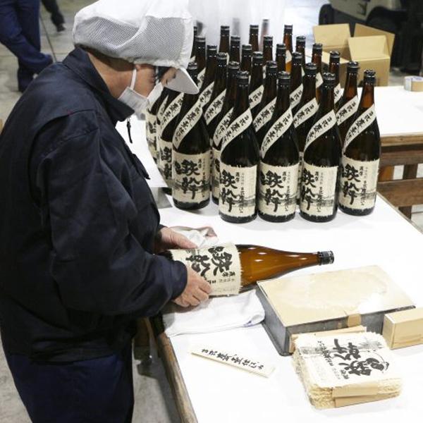 【黒麹特有の芳醇でキレのある甘みが魅力！】　オガタマ　鉄幹黒　黒麹　芋焼酎　古式甕仕込み　25度　900ml | オガタマ酒造 | 07