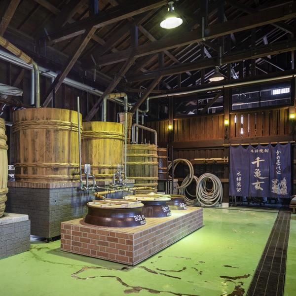 【完全手造り蔵！あの村尾と同じ木桶蒸留機を使用！】　千亀女　甕壷仕込み　木桶蒸留　甕壷貯蔵　麦焼酎　25度　720ml(麦)(箱付き) | 若潮酒造 | 02