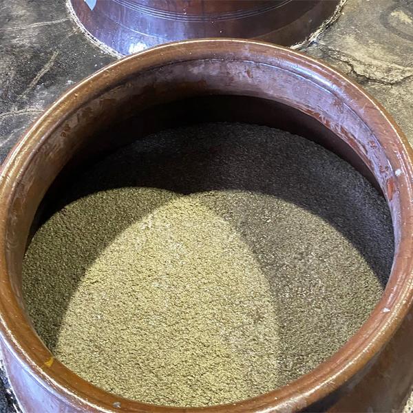 【限定入荷しました！】【蔵の生産わずか500本の大古酒！手造りで仕込んだ芋焼酎を和甕で十二年熟成！】千鶴　復刻版　十二年貯蔵　芋焼酎　25度　1800ml | 神酒造 | 04