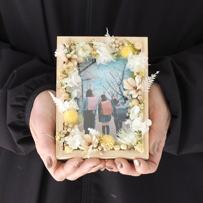 ドライフラワーフォトスタンド　写真たてインテリア　ハンドメイド雑貨　母の日　花束 Amazon｜プリザーブドフラワー 写真立て 母の日 ブリザード