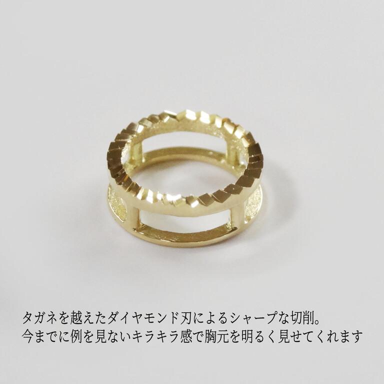 K18 ペンダントトップ ドラゴンスキンカット 丸型 ラウンド オリジナル ギラギラ 普段使いの画像