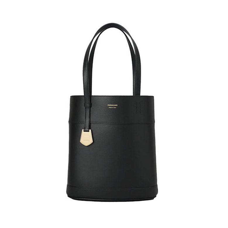Salvatore Ferragamo ブラック トートバッグ FERRAGAMO（フェラガモ） サルバトーレフェラガモ Salvatore Ferragamo