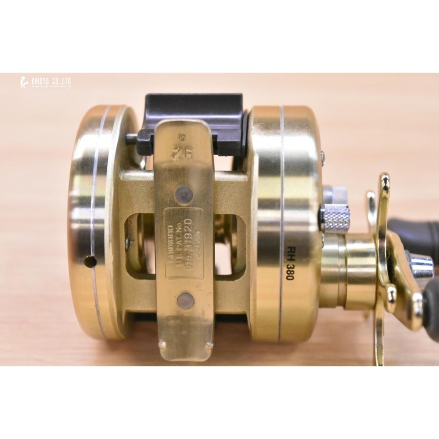 シマノ カルカッタ 200XT 右 ベイトリール SHIMANO CALCUTTA シーバス
