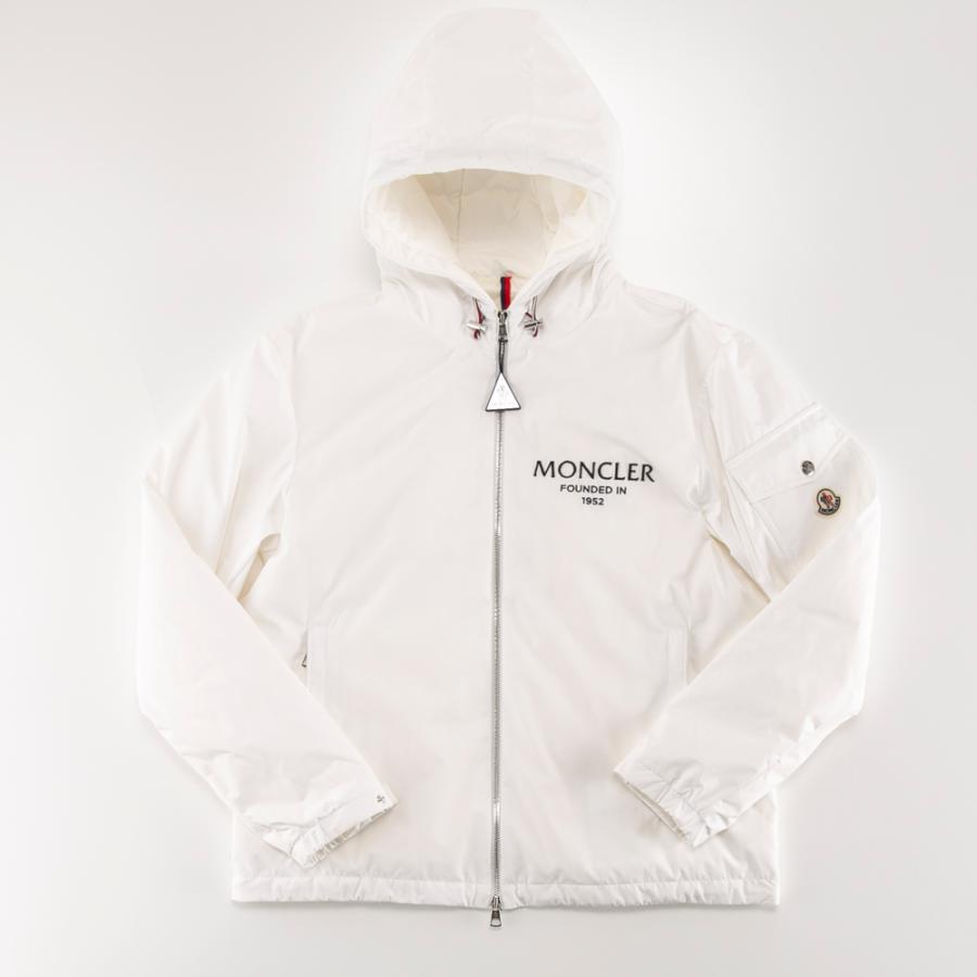 MONCLER（モンクレール） メンズアウター 超軽量ナイロン生地 胸元