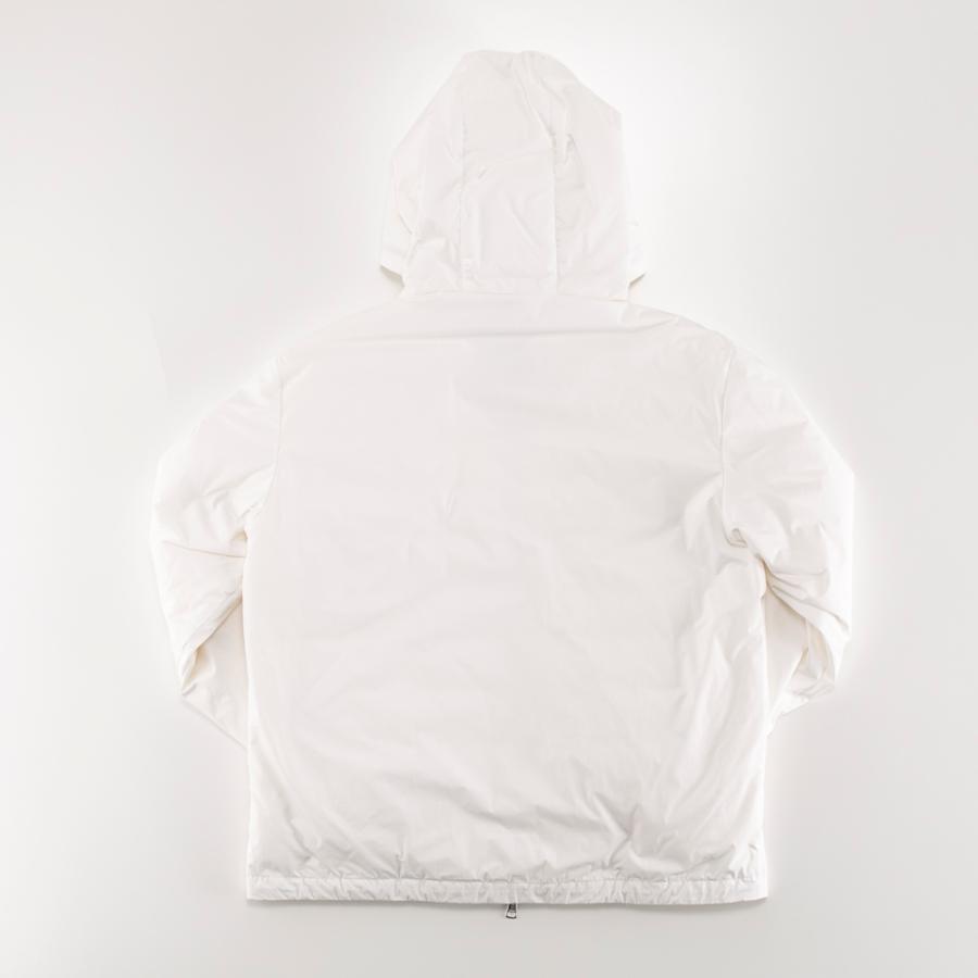 MONCLER（モンクレール） メンズアウター 超軽量ナイロン生地 胸元