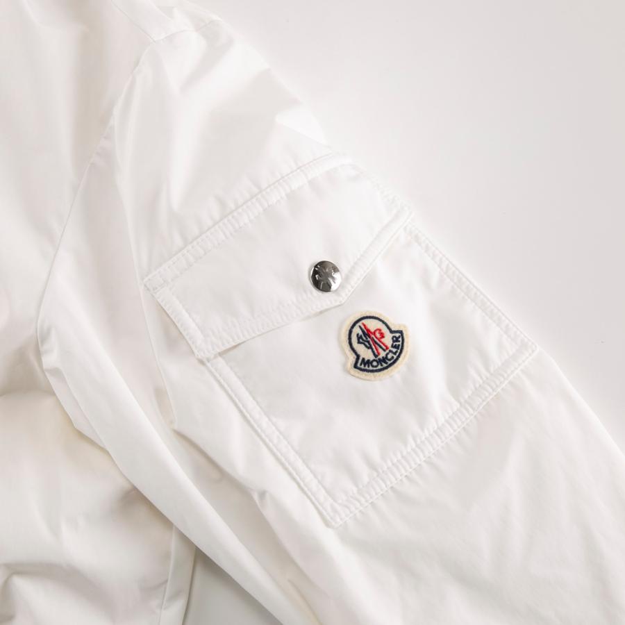 MONCLER（モンクレール） メンズアウター 超軽量ナイロン生地 胸元
