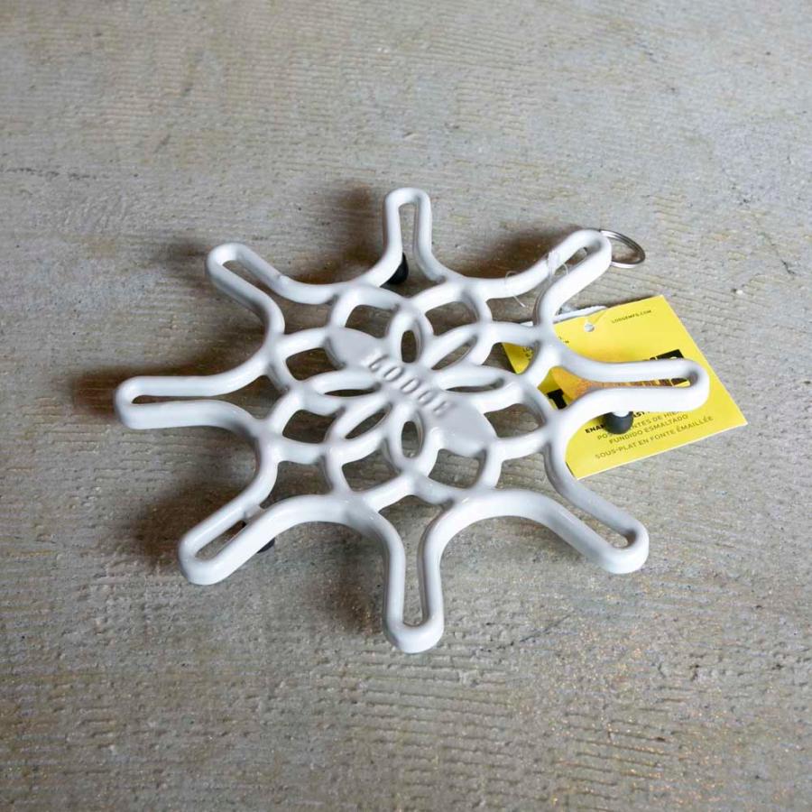 ロッジ Lodge 鍋敷き デザイントリベット オイスター Ec8st13ギフトラッピング無料 Jantora Com