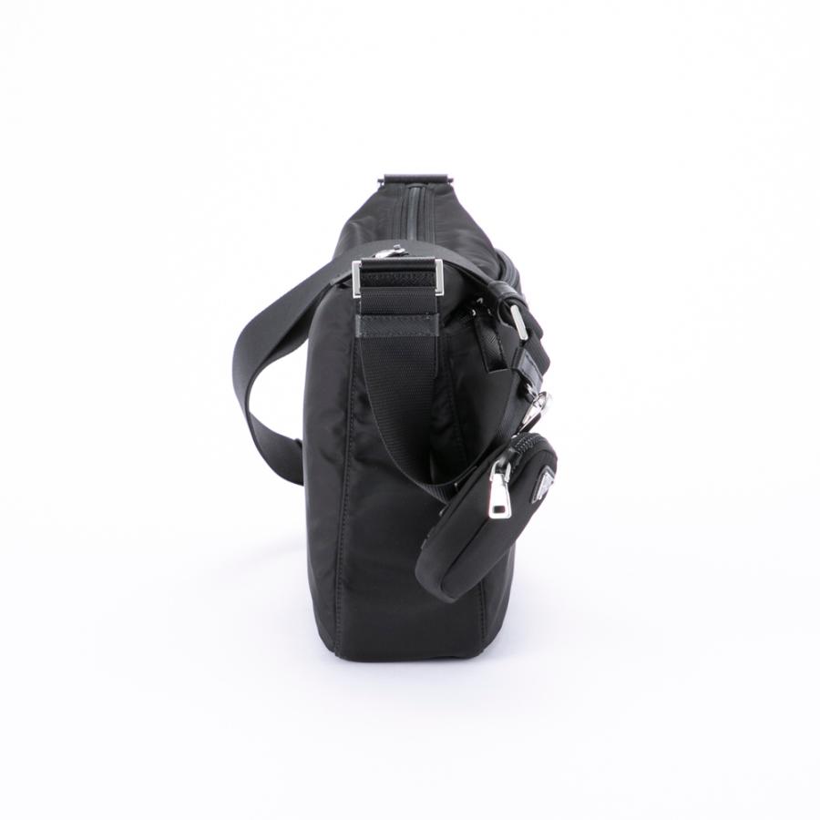 プラダ　ショルダーバッグ PRADA（プラダ） PRADA ReNylon 前ポケット付き ファスナーショルダー