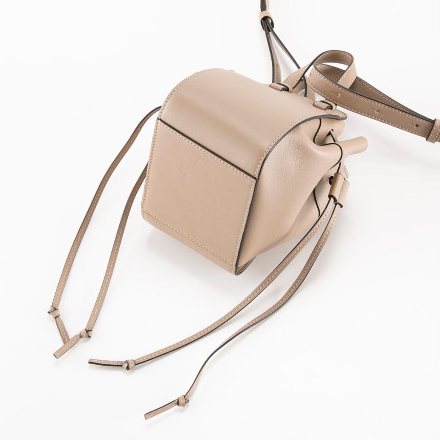LOEWE（ロエベ） LOEWE HAMMOCK DRAWSTRING MINI SD付き ハンドバッグ