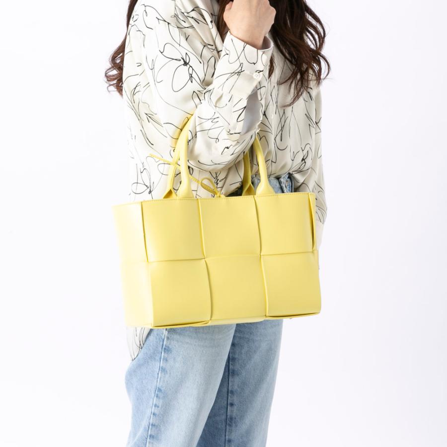BOTTEGA VENETA（ボッテガ・ヴェネタ） イントレチャート スモール