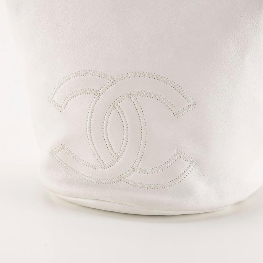 CHANEL ヴィンテージ ラムスキン 巾着型 バケットバッグ ホワイト CHANEL（シャネル） 【ヴィンテージ・中古】シャネル ラムスキン