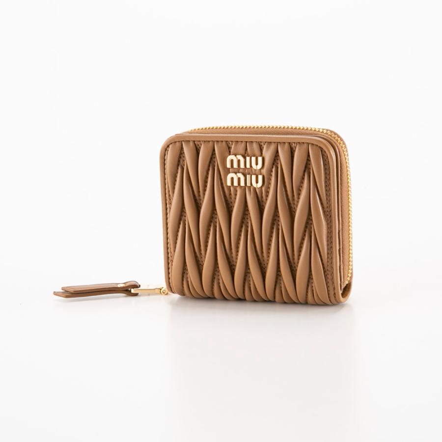 値下げ 新品 miumiu 新定番 マトラッセ ☆【MIU MIU】☆ミュウミュウ マトラッセ レザー二つ折り財布