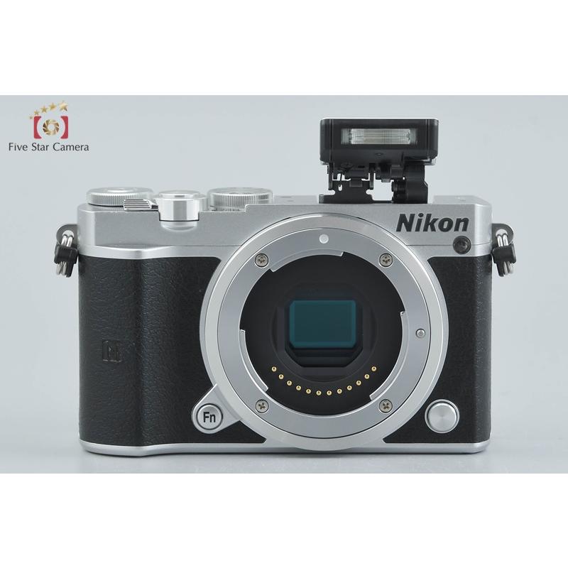【中古】Nikon ニコン 1 J5 シルバー 標準パワーズームキット シャッター回数僅少 ニコン（Nikon） 【中古】Nikon 1 J5 シルバー ダブルズームレンズ