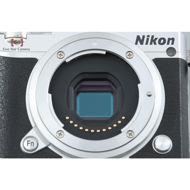 【中古】Nikon ニコン 1 J5 シルバー 標準パワーズームキット シャッター回数僅少 ニコン（Nikon） 【中古】Nikon 1 J5 シルバー ダブルズームレンズ