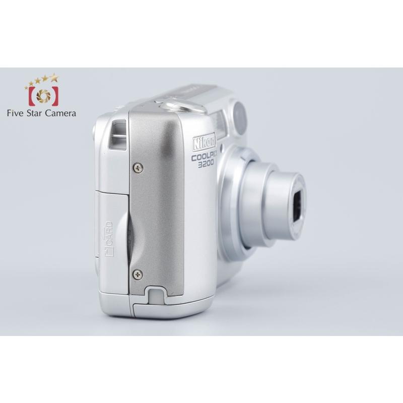 ニコン（Nikon） 【中古】Nikon COOLPIX E3200 シルバー コンパクト