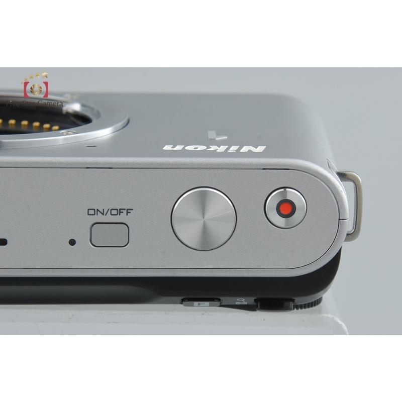 【中古】Nikon ニコン 1 J1 シルバー ミラーレス一眼カメラ シャッター回数僅少 ニコン（Nikon） 【中古】Nikon 1 J1 シルバー ミラーレス一眼カメラ