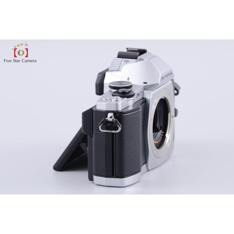 オリンパス（OLYMPUS） 【中古】OLYMPUS OM-D E-M5 シルバー ミラー 
